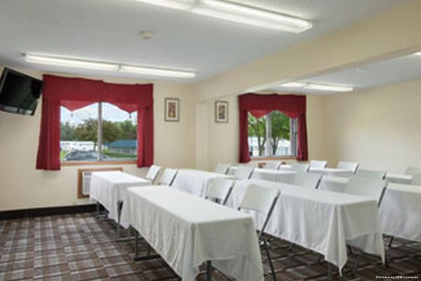 Days Inn And Suites Des Moines Airport